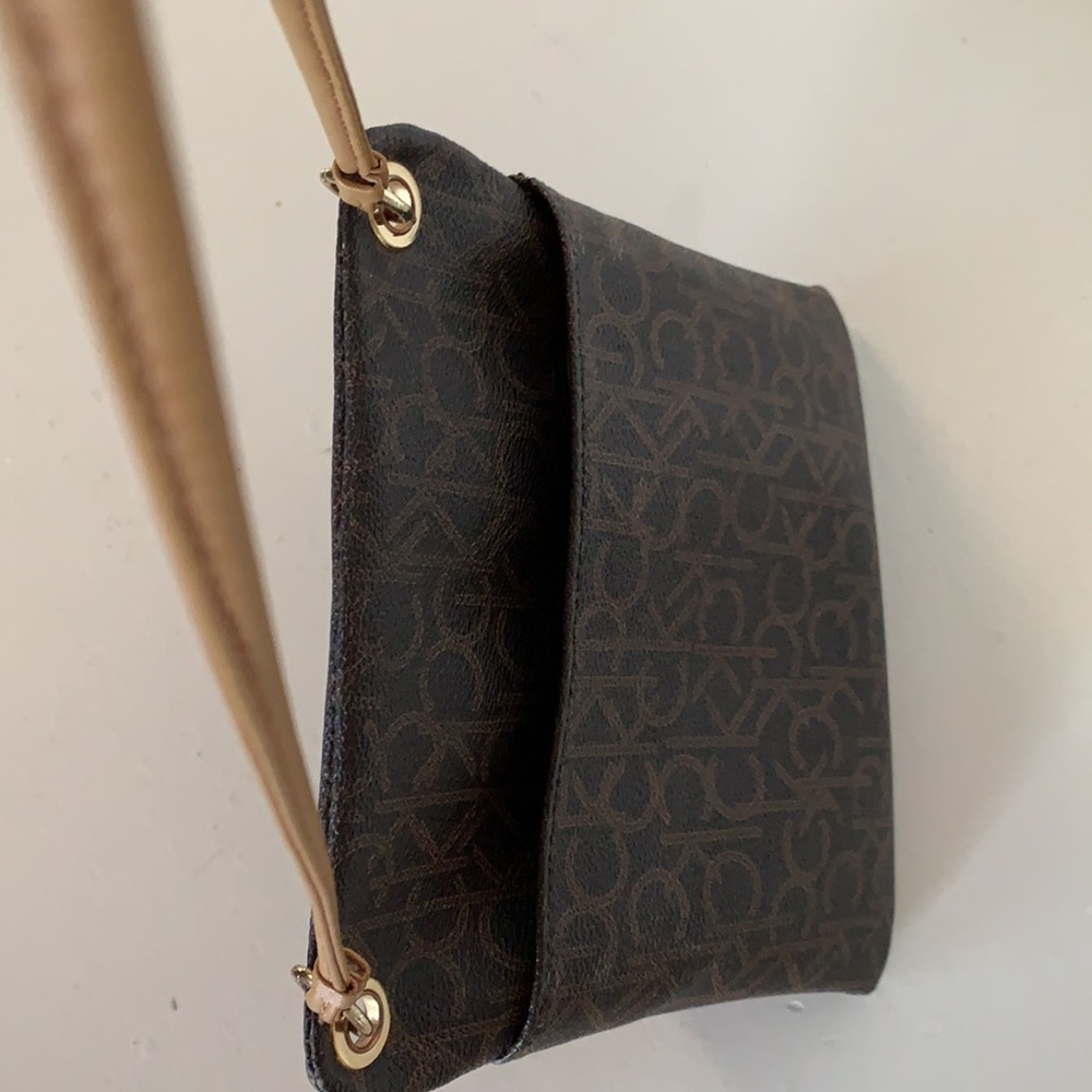 Calvin Klein monogram crossbody purse - Picture 4 of 8